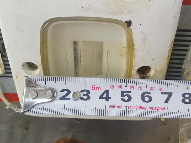 廚房灶具翻新：燃氣灶的使用期限是8年。可根據產品出廠日期來進行判斷。半數以上家庭的灶具，都是“超齡服役”，如果家中燃氣灶明顯已經老化，或者沒有熄火保護裝置，最好利用天然氣置換的機會，重新購置新灶具。燃氣盤不僅可以取下，而且灶具面板造型簡單，沒有花俏的凸凹。誰做飯能保證不迸濺油漬和雜物？如果燃氣盤取不下來，如果灶具面板凸凹起伏，那可怎么清理？所以當燃氣盤取下后，就相當容易打理了。