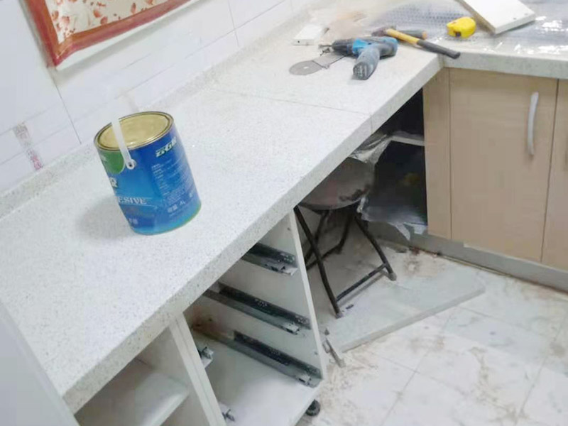 安裝燈具的師傅電話，吊燈、客廳燈和壁燈分別有什么安裝不同之處